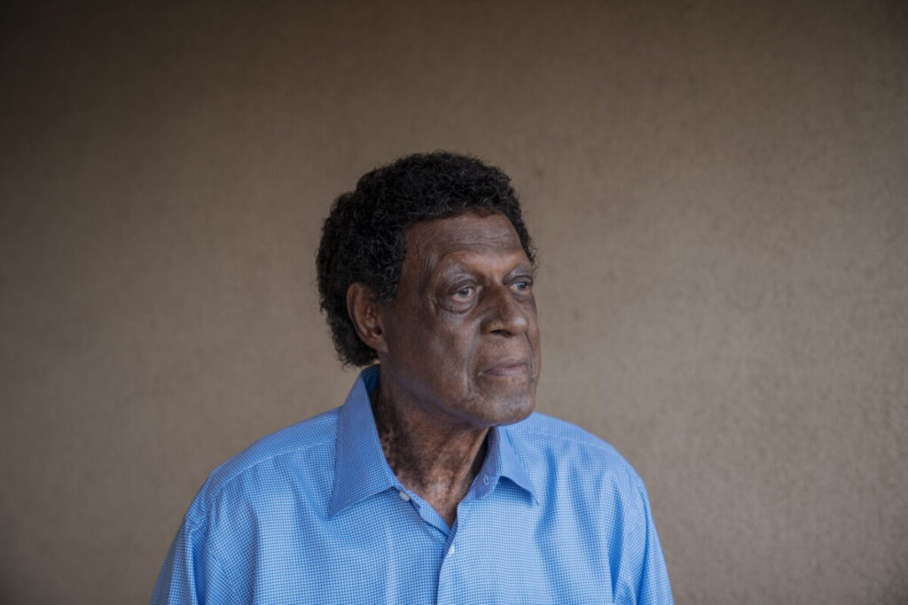 elgin baylor coaching record