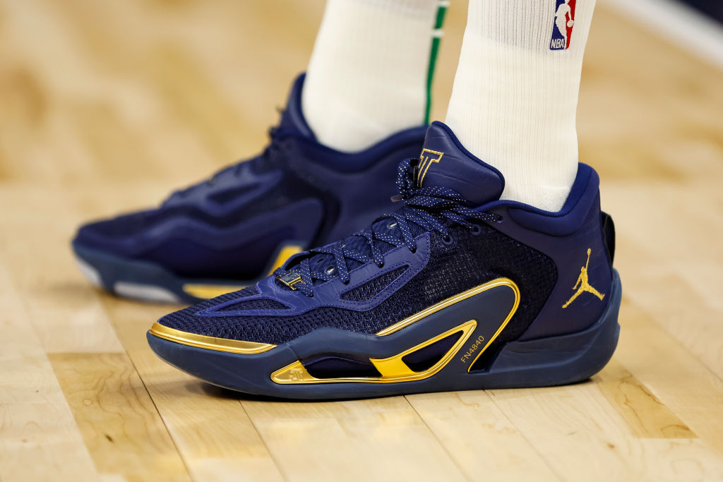 nba players with sneaker deals