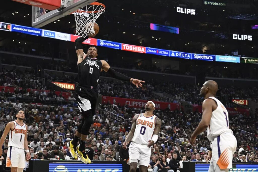 Russell Westbrook dunking